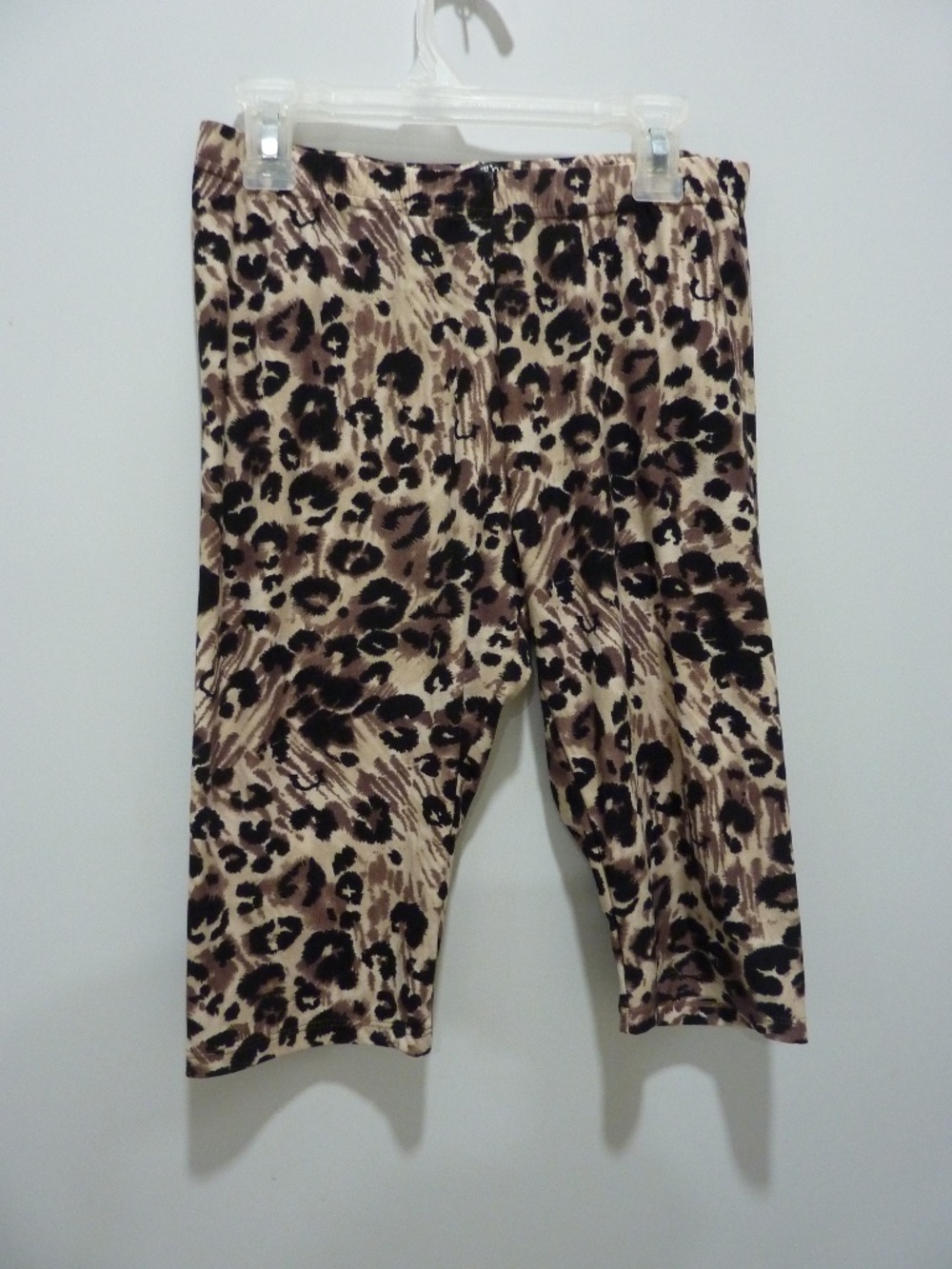 Say What? Women's ANIMAL PRINT  Capri Leggings SIZE L SRETCH